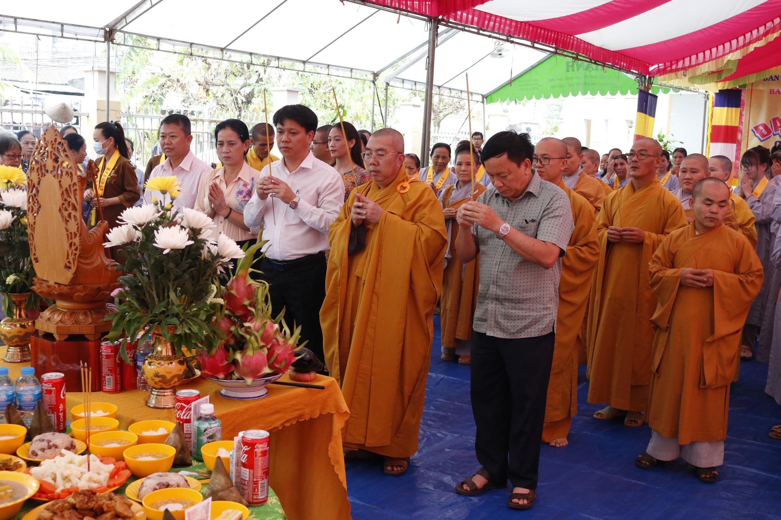 Đồng Nai: Phật giáo huyện Vĩnh Cửu tổ chức lễ cầu siêu các nạn nhân tử vong vì tai nạn giao thông缩略图