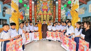 Chùa Kim Thiền Tổng kết Phật sự cuối năm và trao học bổng cho học sinh nghèo hiếu học