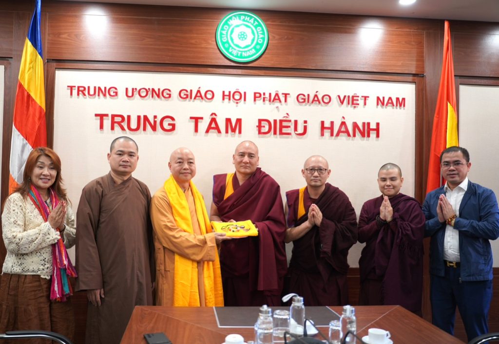 Hà Nội: Phái đoàn Phật giáo Ấn Độ thăm và giao lưu tại Trụ sở Trung ương GHPGVN