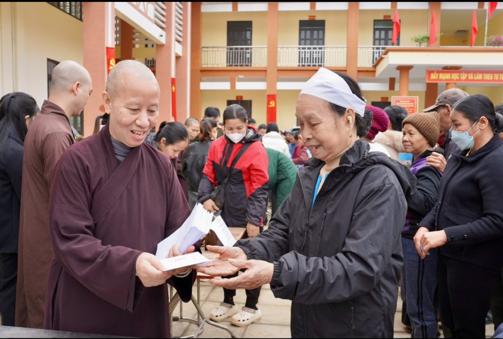 Ban Đại diện liên  Phường, Xã Chương Mỹ mang “ Xuân Từ Bi- Tết Yêu Thương” đến các Em học sinh và các gia đình đồng bào khó khăn tại xã Nhân Nghĩa, tỉnh Phú Thọ