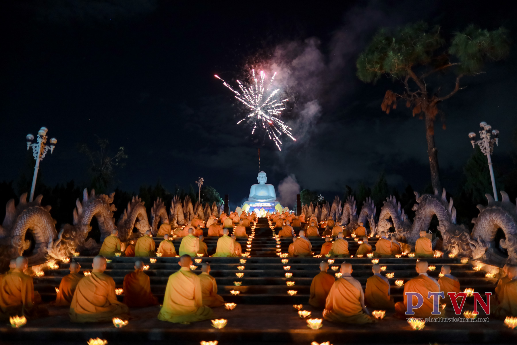 Thiêng liêng đêm kỷ niệm Phật thành đạo PL.2569 tại Tu viện Nguyên Thiều