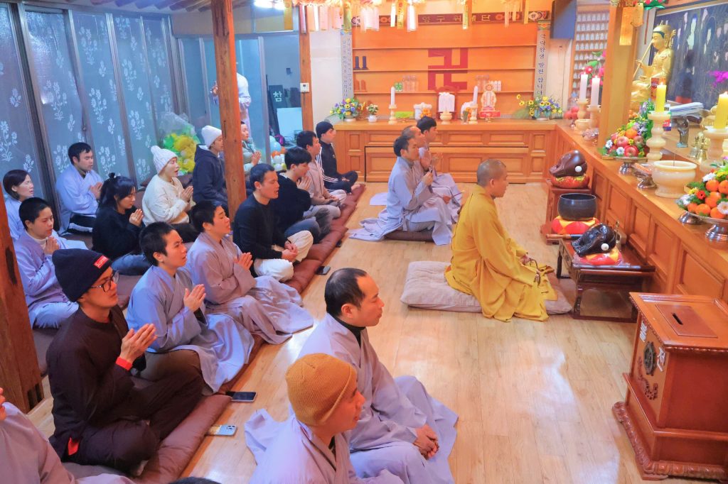 CỘNG ĐỒNG PHẬT TỬ VIỆN CHUYÊN TU TẠI HÀN QUỐC TỔ CHỨC ĐẠI LỄ VÍA PHẬT A DI ĐÀ