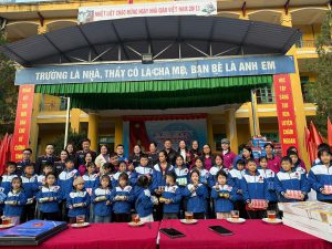 Nhóm thiện nguyện “áo ấm trao yêu thương” – lan tỏa hạnh từ bi trên những nẻo đường cao nguyên