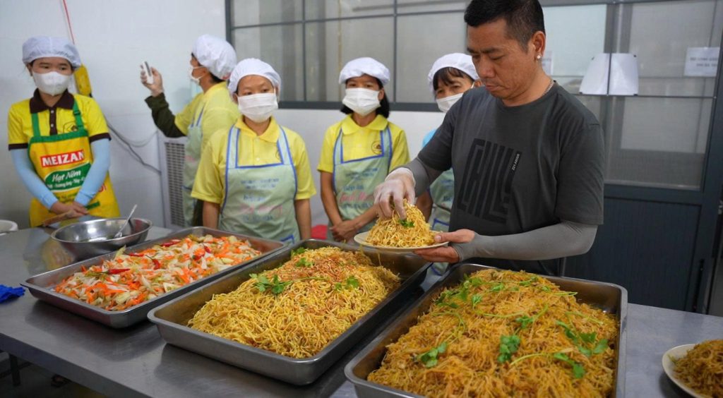 TP.HCM: BẾP ĂN TÌNH THƯƠNG BỆNH VIỆN BÀ RỊA – NƠI CHĂM CHÚT TỪNG YÊU THƯƠNG