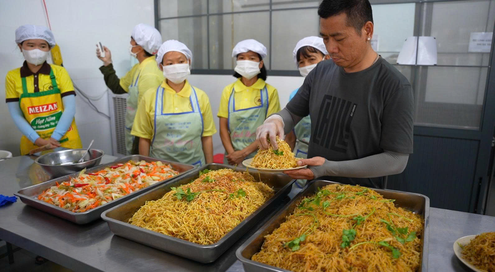 TP.HCM: BẾP ĂN TÌNH THƯƠNG BỆNH VIỆN BÀ RỊA – NƠI CHĂM CHÚT TỪNG YÊU THƯƠNG