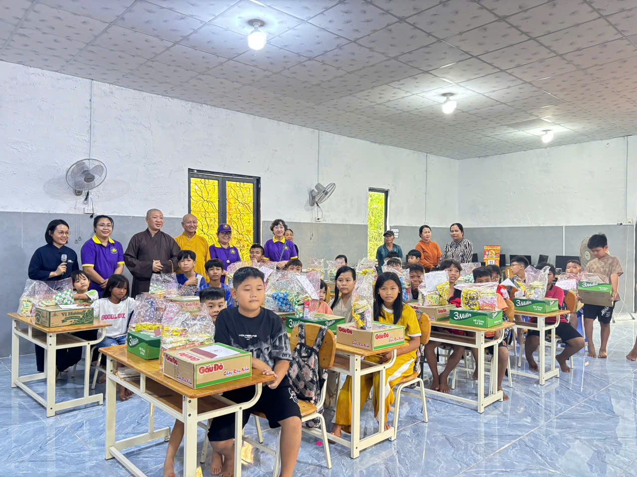 LỚP HỌC TÌNH THƯƠNG GIỮA LÒNG XÓM RÁC, NƠI HẠT GIỐNG TỪ BI NẢY MẦM