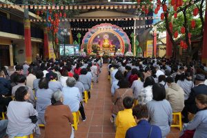 Đạo tràng Pháp Hoa trở về chùa Bằng lễ Phật, tri ân Hòa thượng Thích Bảo Nghiêm trong ngày đầu năm mới