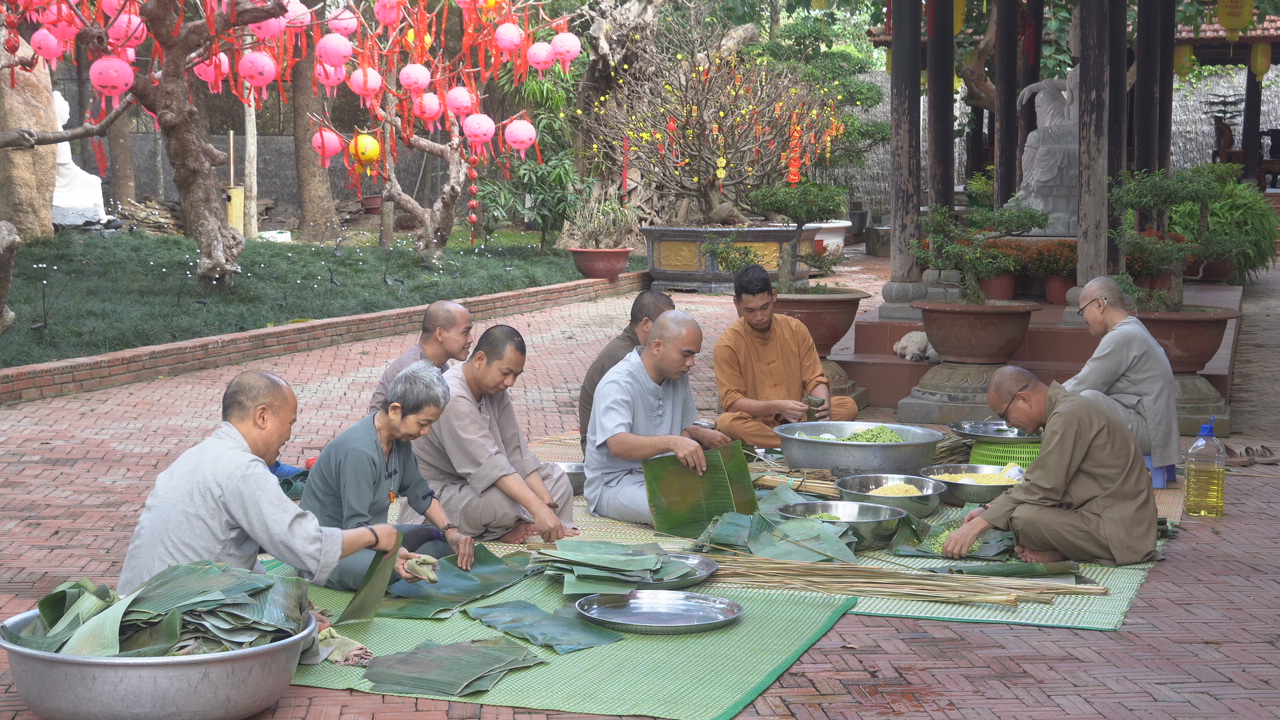 TRUYỀN THỐNG GÓI BÁNH TẾT CHÙA VẠN THIỆN: KẾT NỐI LÒNG NGƯỜI – GIỮ HỒN TẾT VIỆT