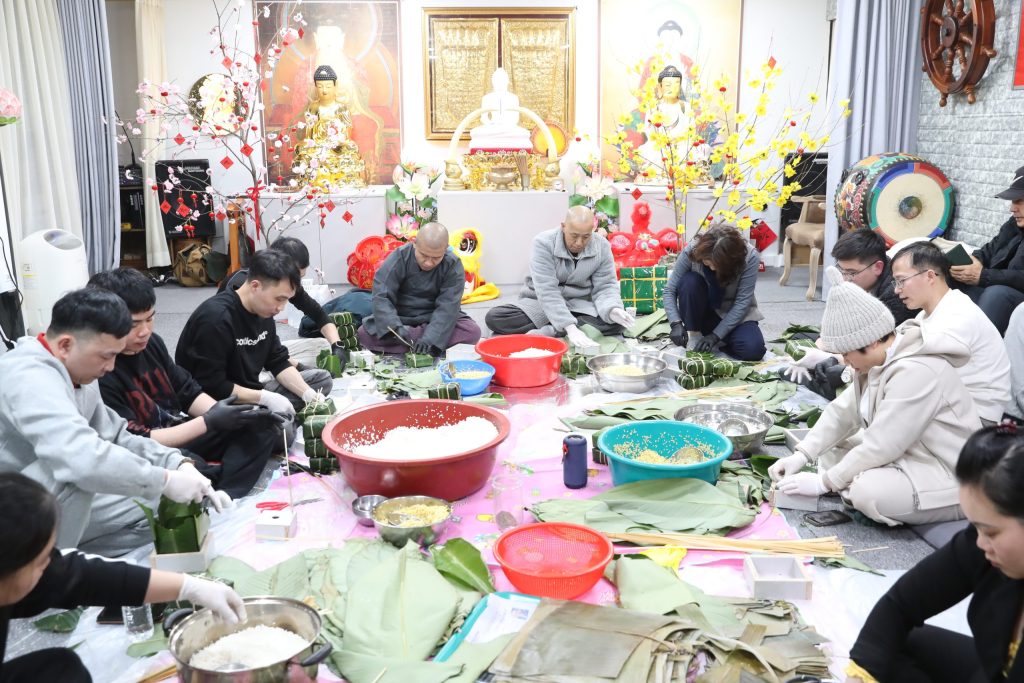 HÀN QUỐC: LỄ HỘI GÓI BÁNH CHƯNG, BÁNH TÉT NGÀY TẾT – ẤM LÒNG NGƯỜI VIỄN XỨ