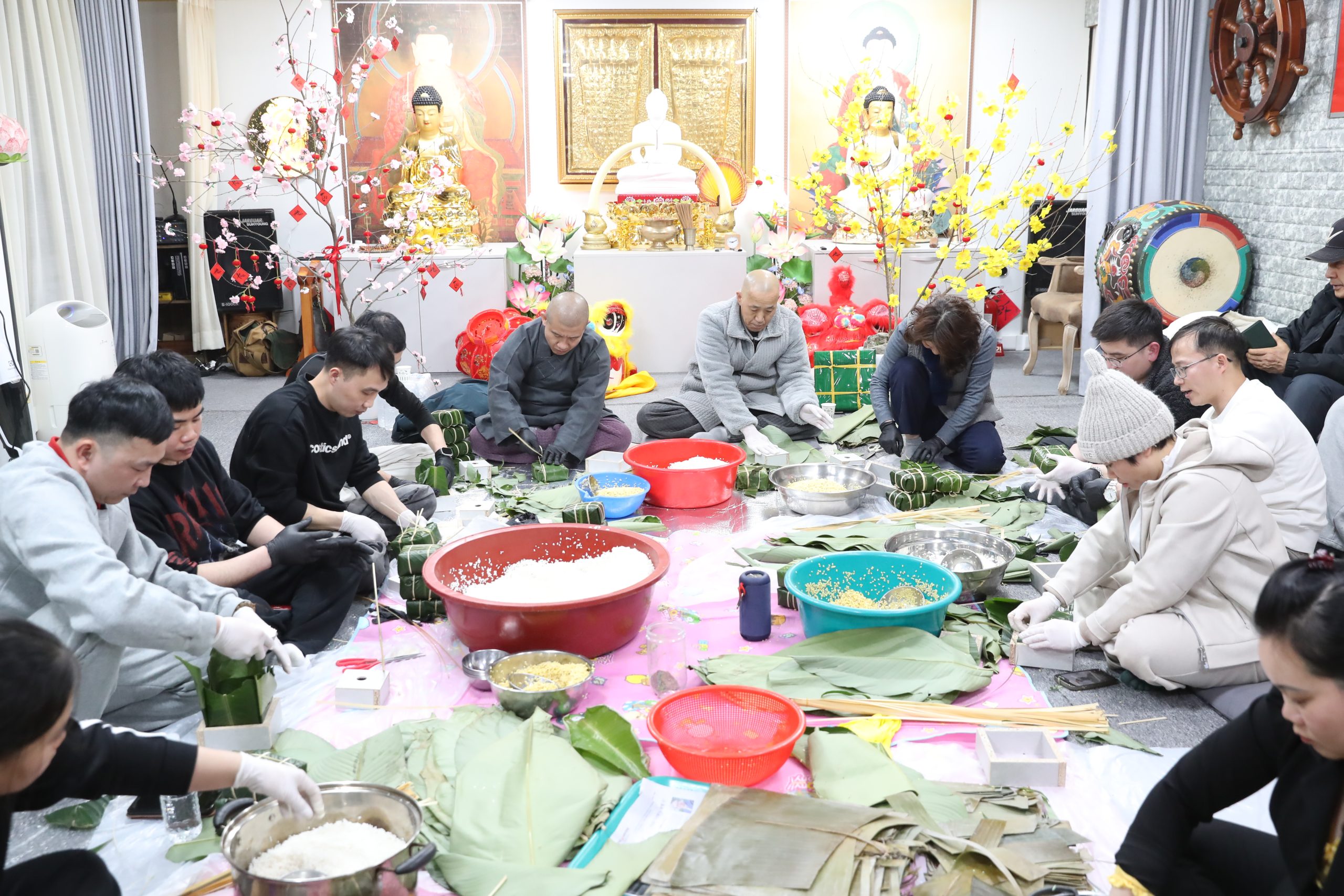 HÀN QUỐC: LỄ HỘI GÓI BÁNH CHƯNG, BÁNH TÉT NGÀY TẾT – ẤM LÒNG NGƯỜI VIỄN XỨ