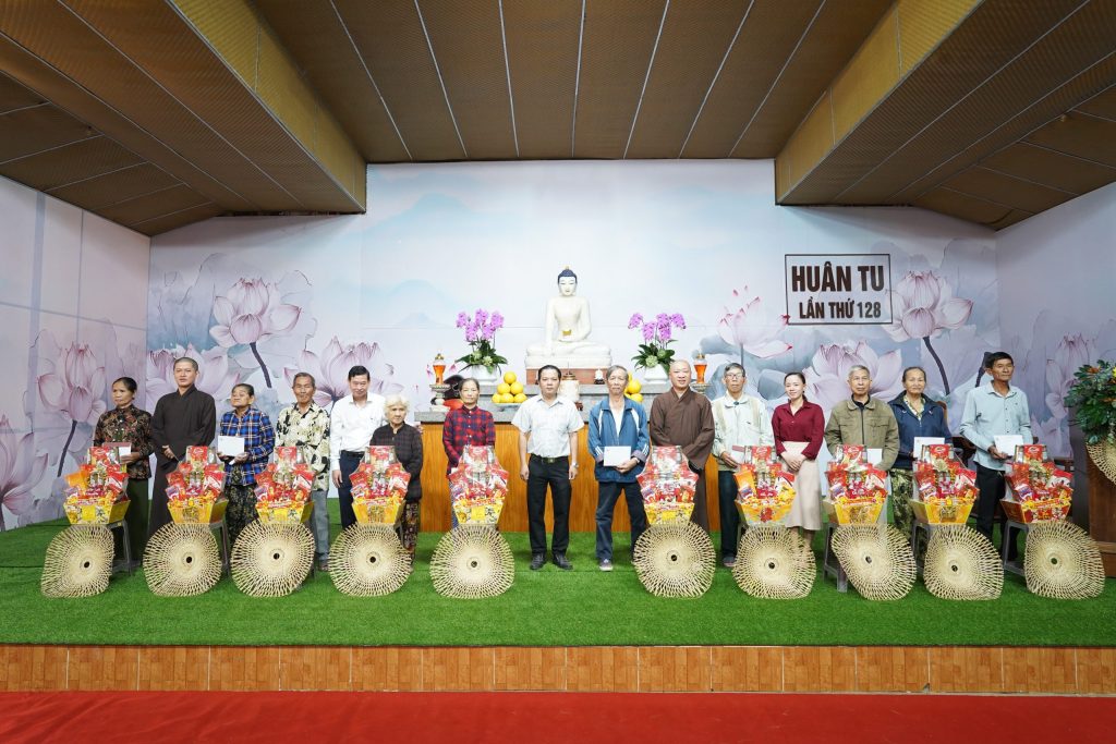 ĐỒNG NAI: VIỆN CHUYÊN TU GÓI TRỌN YÊU THƯƠNG TRONG NHỮNG PHẦN QUÀ TẾT NGHĨA TÌNH TẠI XÃ LONG THÀNH