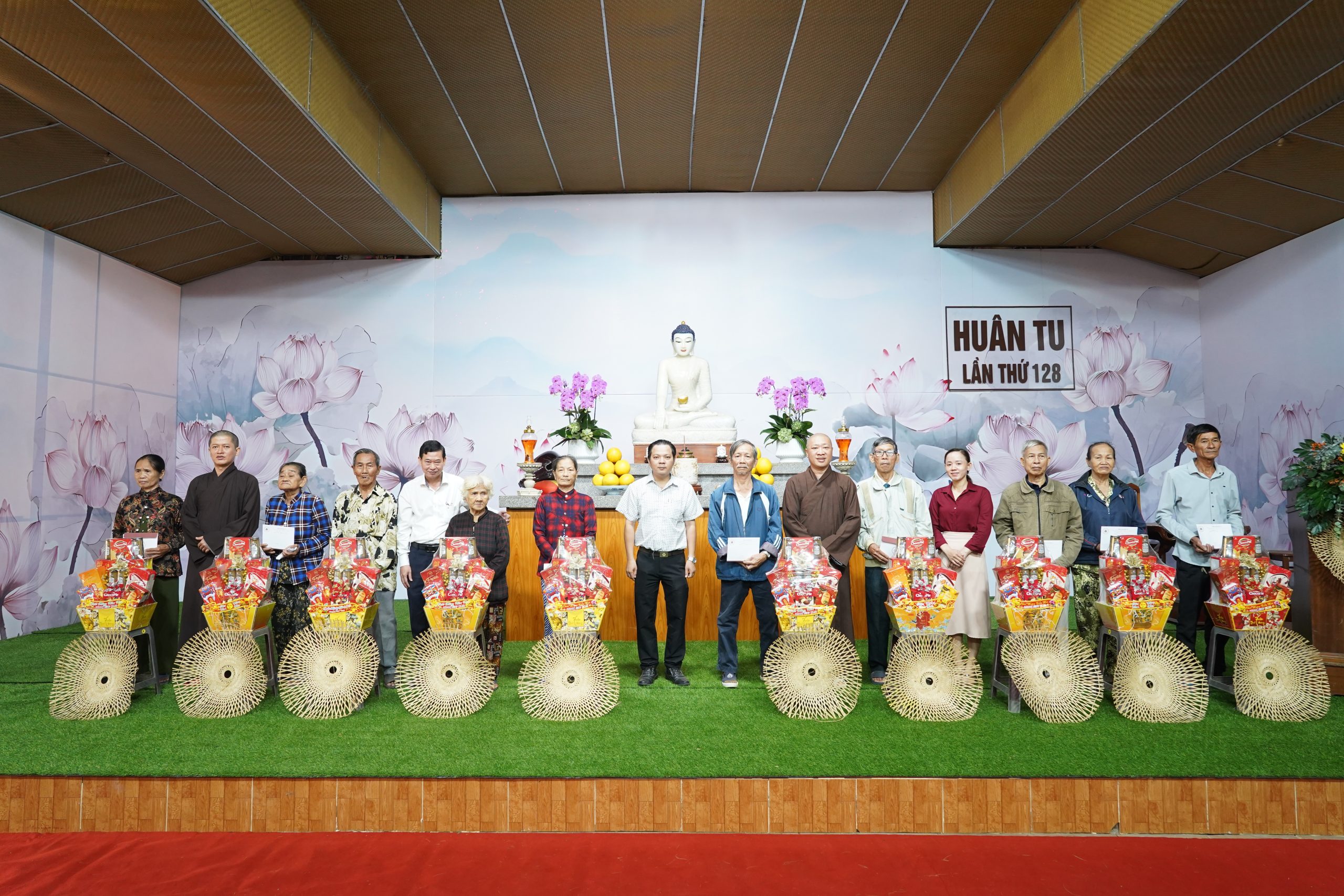 ĐỒNG NAI: VIỆN CHUYÊN TU GÓI TRỌN YÊU THƯƠNG TRONG NHỮNG PHẦN QUÀ TẾT NGHĨA TÌNH TẠI XÃ LONG THÀNH