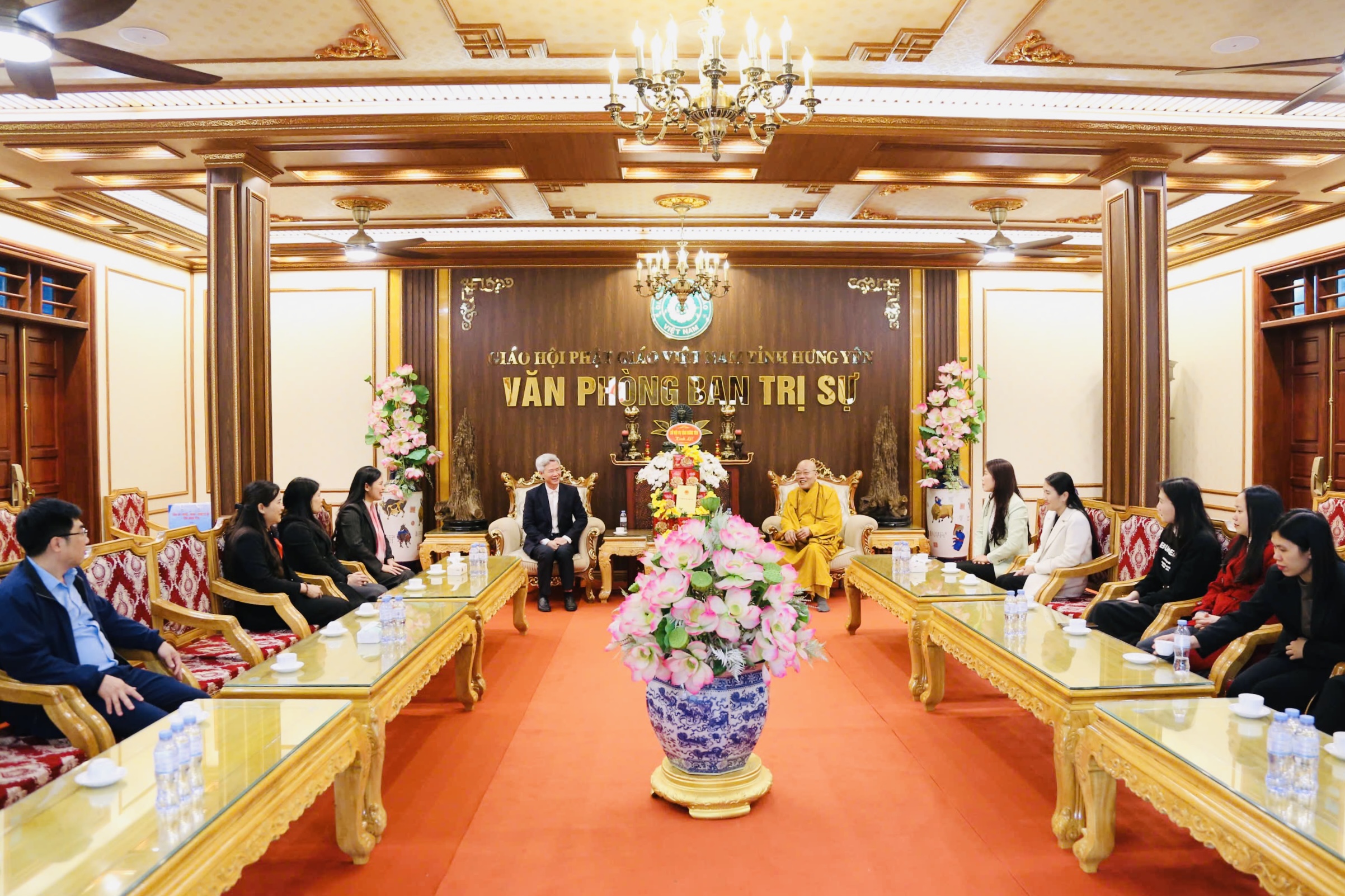 Hưng Yên: Sở Nội vụ tỉnh và cấp ủy, chính quyền, Ủy ban MTTQ VN phường Phố Hiến thăm, chúc Tết Ban Trị sự GHPGVN tỉnh