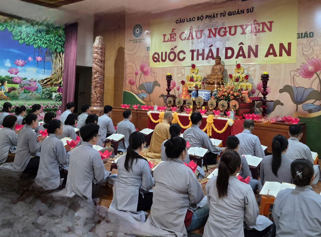 Thiêng liêng lễ cầu quốc thái dân an tại chùa Quán Sứ