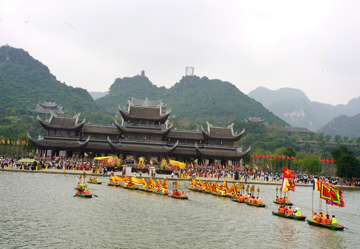 Ninh Bình: Tưng bừng Khai hội chùa Tam Chúc xuân Bính Ngọ 2026