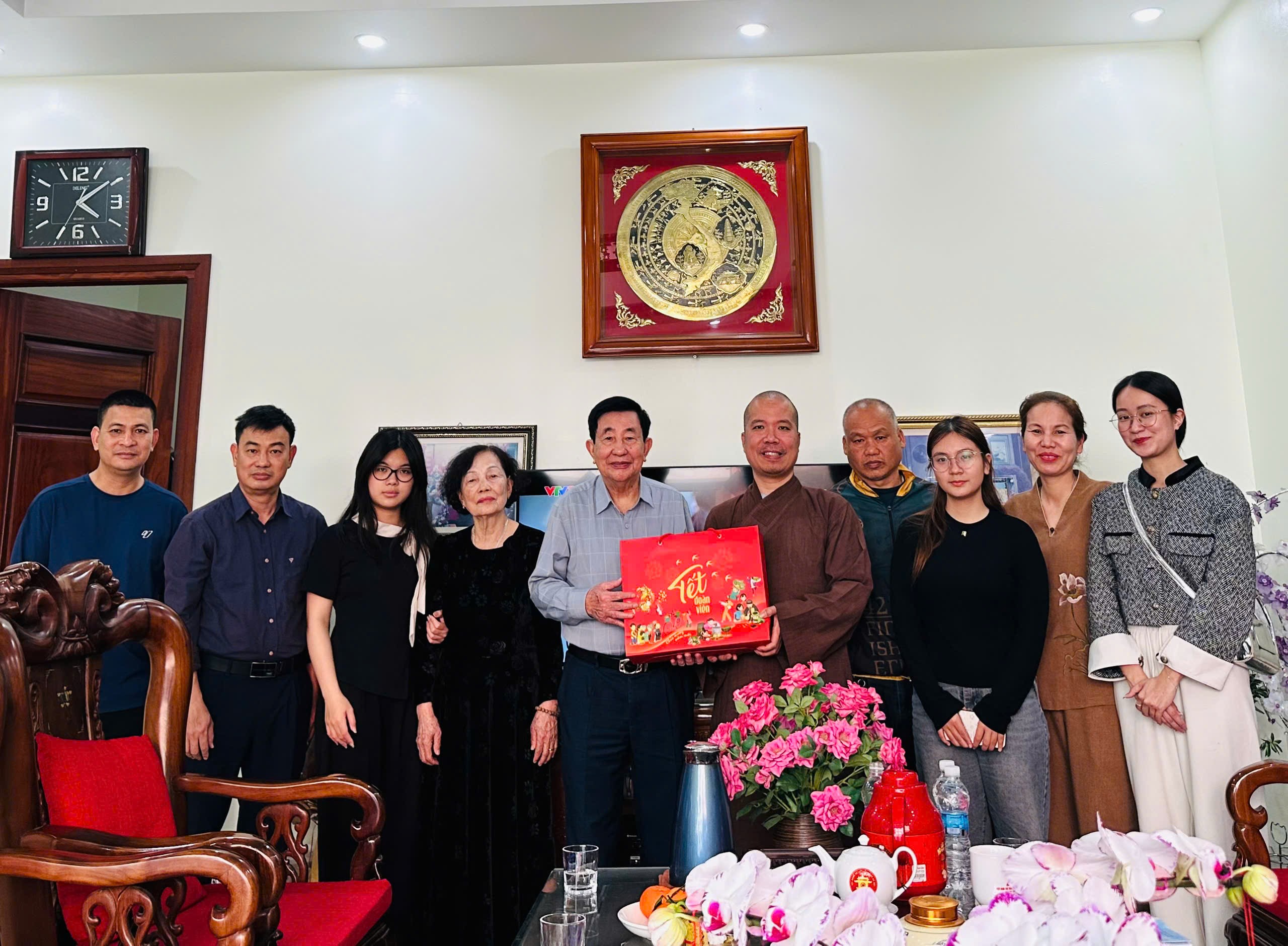 Quảng Ninh: Chùa Tiêu Dao Tặng Quà Nhân Dân Và Phật Tử Tiêu Biểu