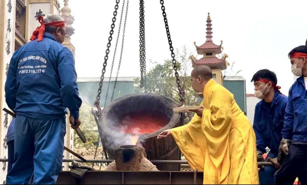 Hà Nội : Lễ Đúc Đại Hồng Chung Chùa Yên Duyên (Đại Bi)缩略图 Hà Nội : Lễ Đúc Đại Hồng Chung Chùa Yên Duyên (Đại Bi)