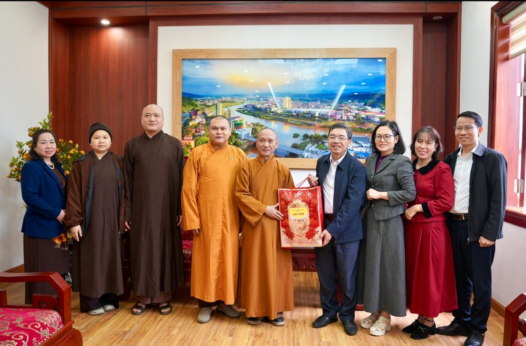 BTS Phật giáo tỉnh Lào Cai thăm và chúc Tết Đảng ủy – HĐND – UBND phường Lào Cai缩略图 BTS Phật giáo tỉnh Lào Cai thăm và chúc Tết Đảng ủy – HĐND – UBND phường Lào Cai