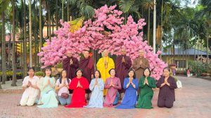 Mùng Một Tết, sen nở trong tâm người