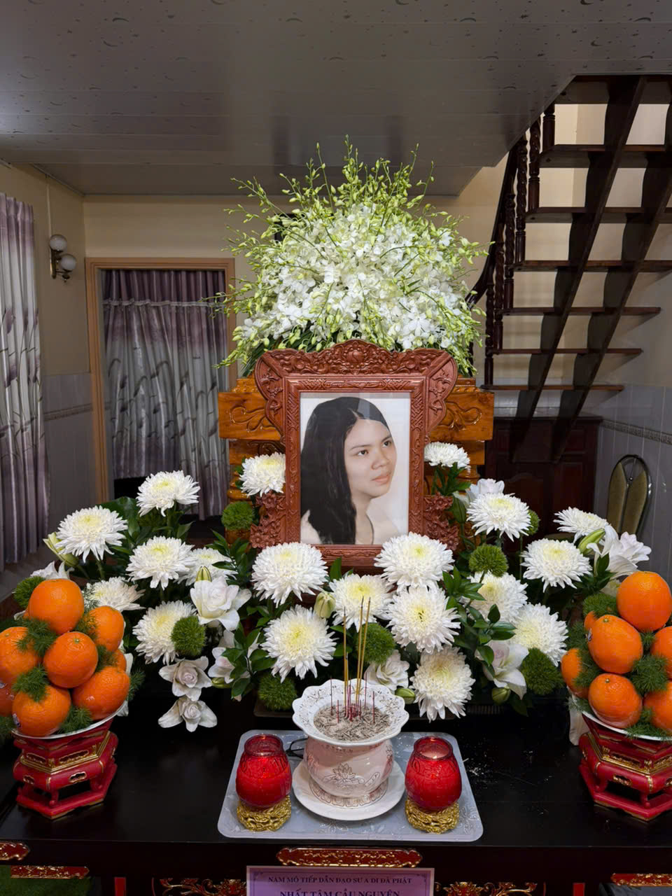 Ngày ánh trăng đã lặn sau gian bếp cũ