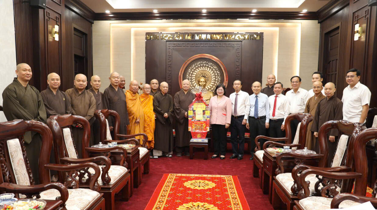 Lãnh đạo Thành ủy tiếp Ban Trị sự GHPGVN TP.HCM thăm, chúc Tết