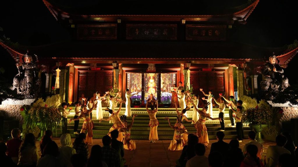 Hà Nội: Đêm Hoa đăng Thượng Nguyên tại Chùa Vạn Phúc – Thắp sáng trí tuệ, khơi nguồn an lạc đầu xuân