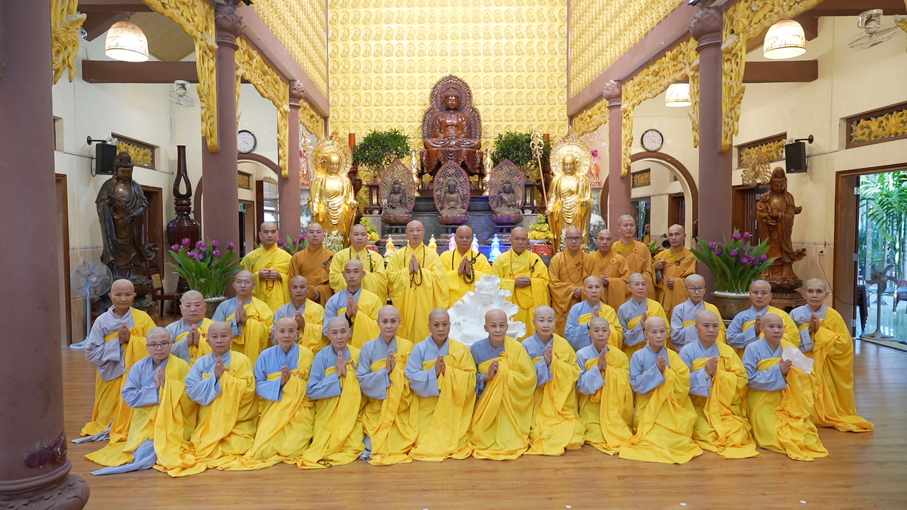 TP.HCM: KHÓA TU BÁT QUAN TRAI (LẦN 1) & XUẤT GIA GIEO DUYÊN (LẦN 2) TẠI CHÙA VẠN THIỆN