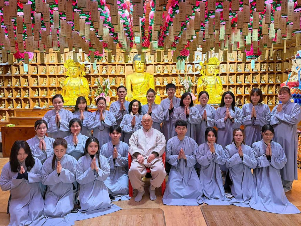 KHÓA TU “MỘT NGÀY AN LẠC” ĐÃ VIÊN MÃN TẠI CHÙA ĐỨC HƯNG – POHANG, HÀN QUỐC缩略图 KHÓA TU “MỘT NGÀY AN LẠC” ĐÃ VIÊN MÃN TẠI CHÙA ĐỨC HƯNG – POHANG, HÀN QUỐC