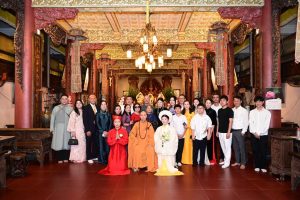 Hải Phòng: Đôi Phật tử trẻ về chùa Linh Độ (Chùa Đỏ) tổ chức lễ Hằng Thuận