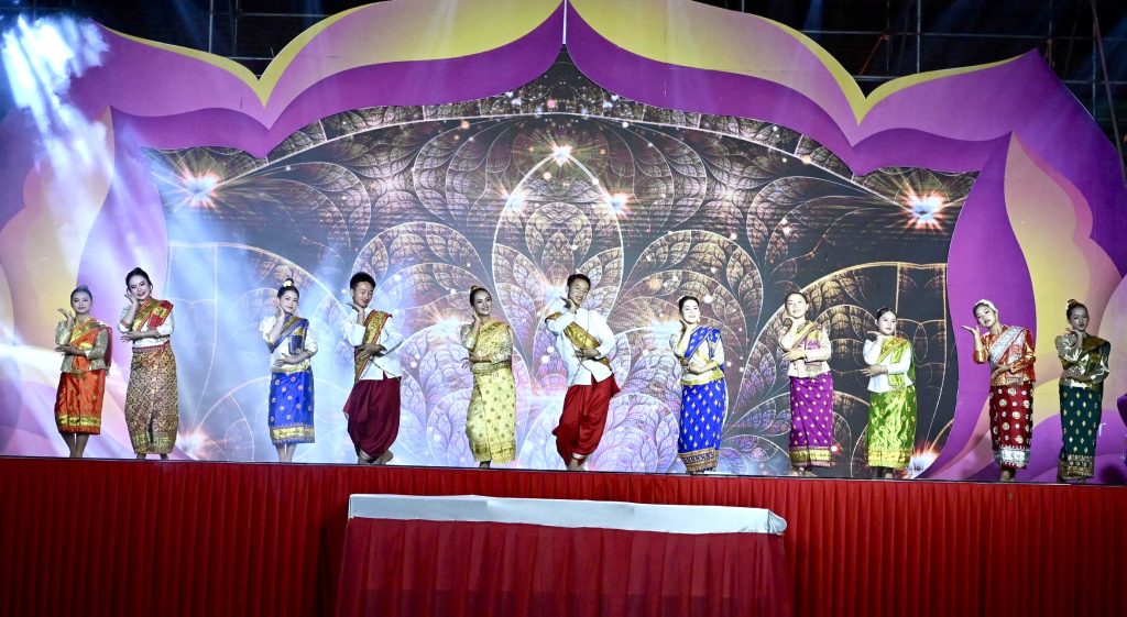 Lào: Khai mạc chương trình Giao lưu Văn hóa Phật giáo và Lễ hội đại đoàn kết tri ân các Anh hùng Liệt sĩ Việt Nam – Lào.缩略图 Lào: Khai mạc chương trình Giao lưu Văn hóa Phật giáo và Lễ hội đại đoàn kết tri ân các Anh hùng Liệt sĩ Việt Nam – Lào.