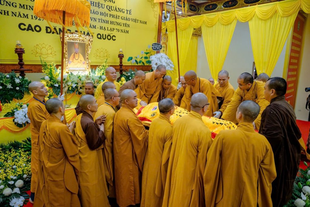 Hưng Yên: Toàn cảnh lễ nhập kim quan Trưởng lão Hoà thượng Thích Thanh Dục, Phó Pháp chủ GHPGVN tại chùa Thánh Long.