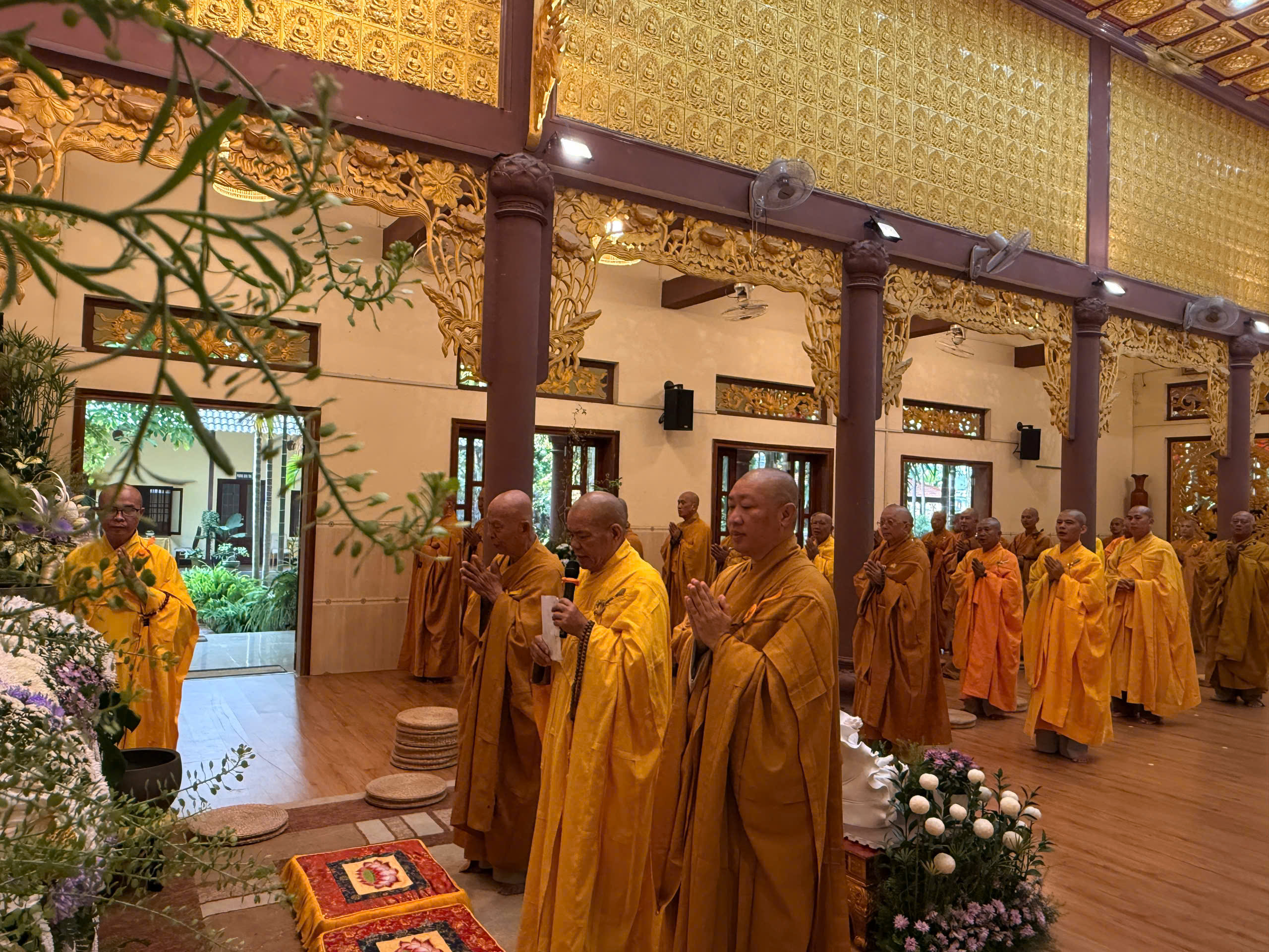 THIÊNG LIÊNG LỄ BỐ-TÁT ĐỊNH KỲ VÀ TƯỞNG NIỆM NGÀY ĐỨC PHẬT NHẬP NIẾT-BÀN