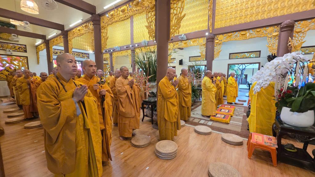 THIÊNG LIÊNG LỄ BỐ-TÁT ĐỊNH KỲ VÀ TƯỞNG NIỆM NGÀY ĐỨC PHẬT NHẬP NIẾT-BÀN