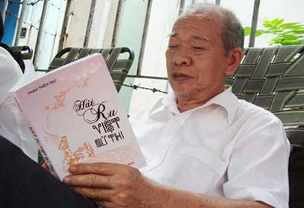 Thơ Phạm Thiên Thư – Tiếng chuông qua mùa lá đổ