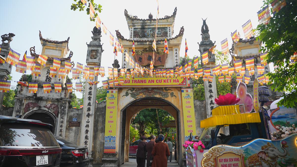 Hà Nội: Ban đại diện Phật giáo liên phường Đống Đa kính mừng ngày Đức Phật đản sinh