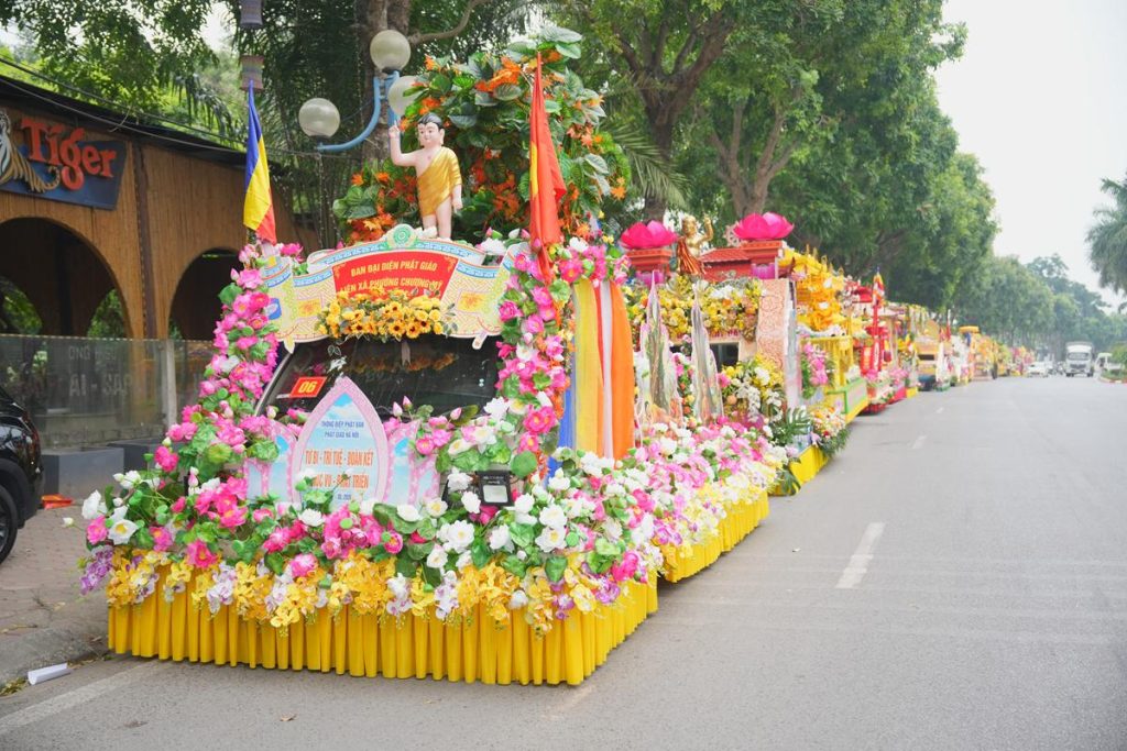 Hà Nội: Gần 40 xe hoa rực rỡ diễu hành kính mừng Đại lễ Phật đản PL.2570 – DL.2026
