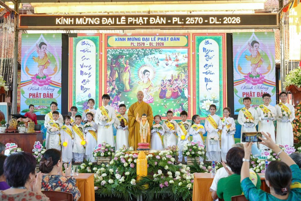 Hà Nội: Các Đạo tràng hân hoan về chùa Tân Hải tham dự Đại lễ kính mừng Phật đản PL. 2570