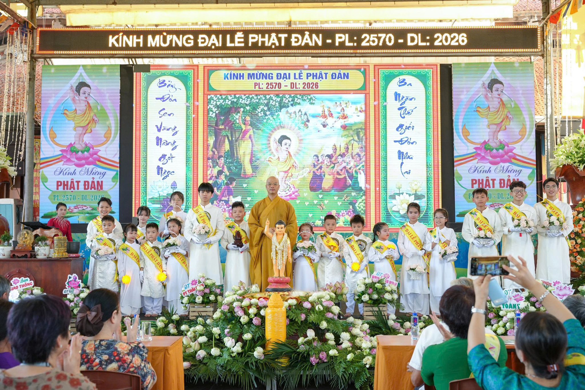 Hà Nội: Các Đạo tràng hân hoan về chùa Tân Hải tham dự Đại lễ kính mừng Phật đản PL. 2570