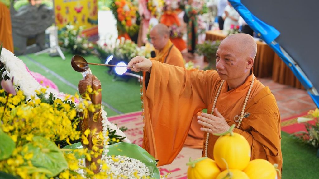 Tăng Ni, Phật tử Ban Đại diện Phật giáo Liên xã Sóc Sơn kính mừng Đại lễ Phật đản PL.2570 – DL.2026缩略图 Tăng Ni, Phật tử Ban Đại diện Phật giáo Liên xã Sóc Sơn kính mừng Đại lễ Phật đản PL.2570 – DL.2026
