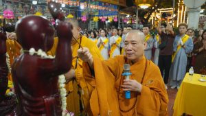 Hà Nội: Phật tử thành kính mừng Đại lễ Phật đản Phật lịch 2570 tại chùa Linh Ứng – Tương Mai