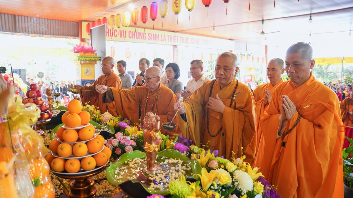 Ban đại diện Phật giáo liên xã Mê Linh thành kính tổ chức Đại lễ Phật đản PL.2570