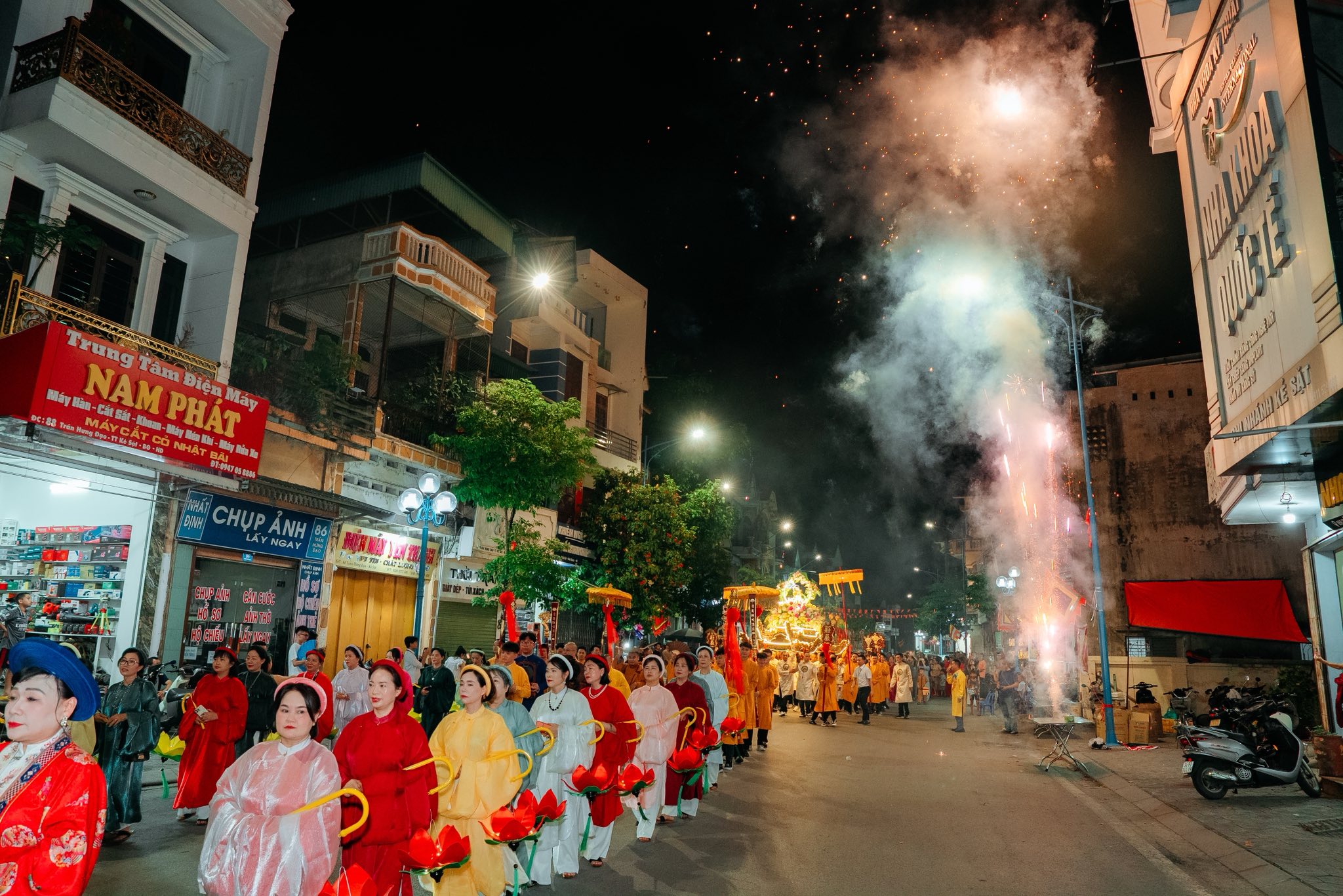 Hải Phòng: Hàng ngàn người tham dự lễ rước Phật kính mừng Đại lễ Phật đản PL. 2570 tại chùa Kẻ Sặt