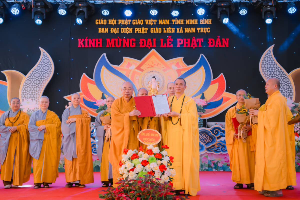 Phật giáo liên xã Nam Trực long trọng tổ chức Đại lễ Phật đản và đón nhận Quyết định thành lập Ban Đại diện liên xã