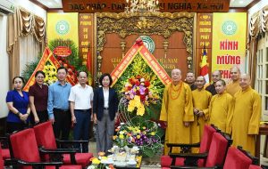 HÀ NỘI: LÃNH ĐẠO TP CHÚC MỪNG TƯGH NHÂN DỊP PHẬT ĐẢN