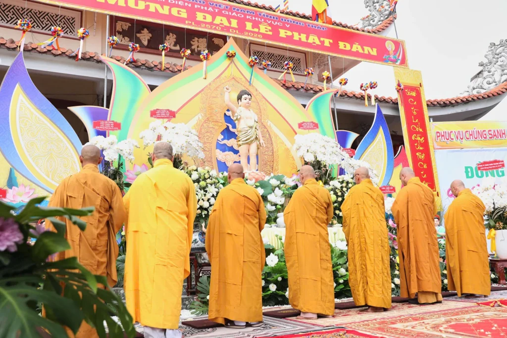 Đồng Tháp: Phật giáo Khu vực V rực rỡ sắc màu Kính mừng Đại lễ Phật đản PL.2570