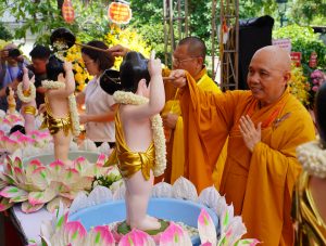 Hà Nội: Ban đại diện Phật giáo liên phường Long Biên trang nghiêm tổ chức Đại lễ Phật đản PL.2570