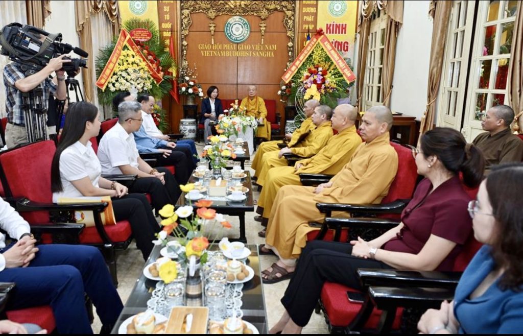 Hà Nội: Lãnh đạo Thành phố thăm và chúc mừng Trung ương Giáo hội nhân mùa Phật đản PL.2570
