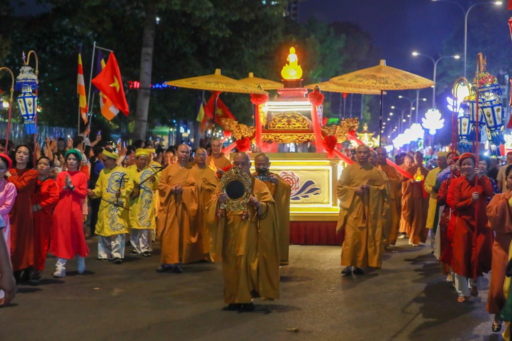 Tối 24.5, đoàn rước kiệu mừng Phật đản sẽ đi qua những tuyến đường nào ở TP.HCM?