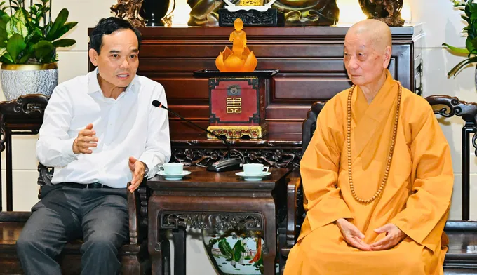 Bí thư Thành ủy TPHCM Trần Lưu Quang thăm, chúc mừng Đại lễ Phật đản đến Đức Pháp Chủ