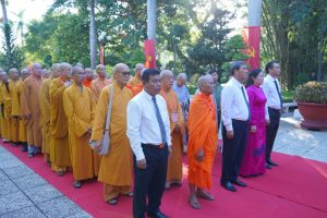 Vĩnh Long: Đoàn Đại biểu Phật giáo tỉnh kính viếng Đền thờ Chủ tịch Hồ Chí Minh và Nghĩa trang Liệt sĩ